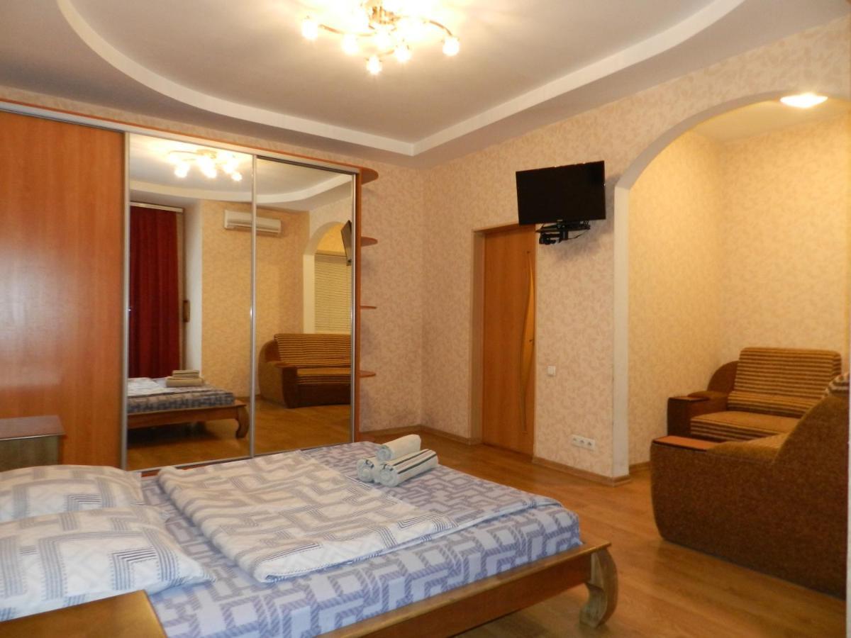 1-Room Apartment 50M2 On Metalurhiv Avenue 17, By Grandhome Zaporizhia Exterior foto